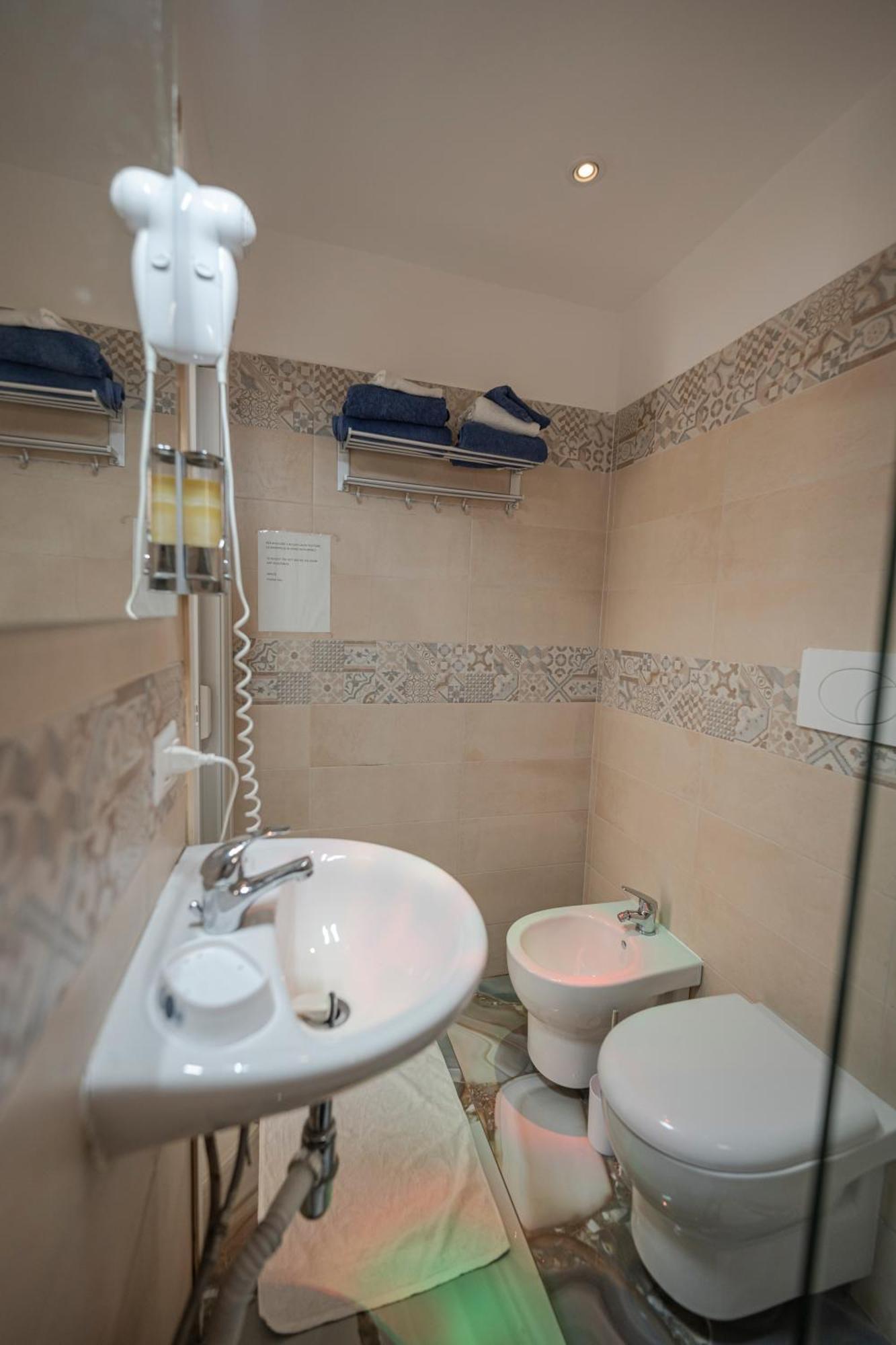 Il Faro 17 Bed & Breakfast Таранто Екстериор снимка