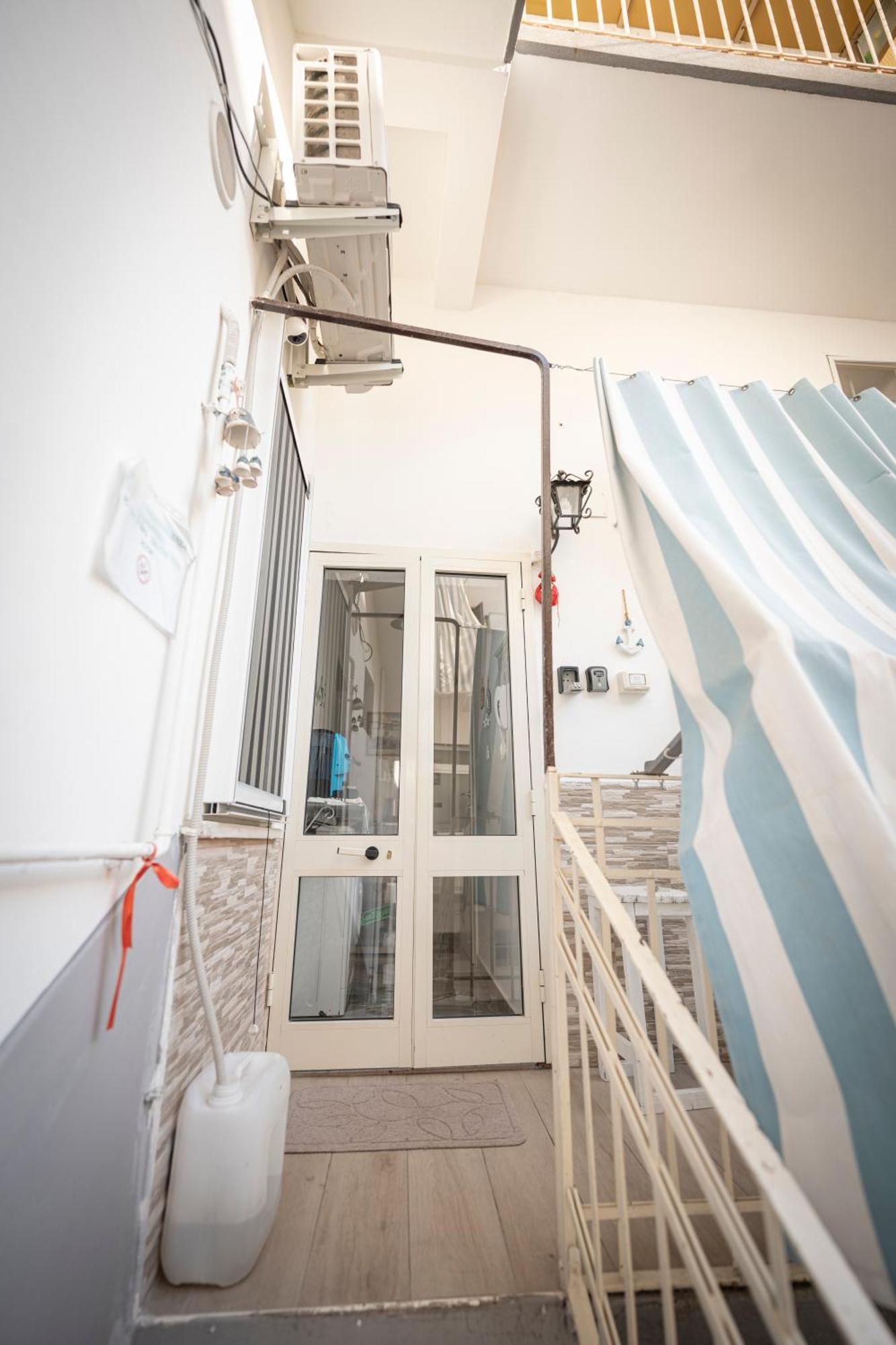 Il Faro 17 Bed & Breakfast Таранто Екстериор снимка